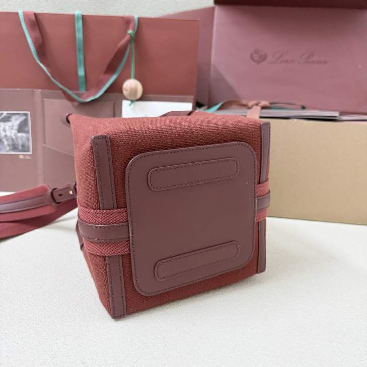 Picture of Loro Piana Handbags _SKUfw219245890fw